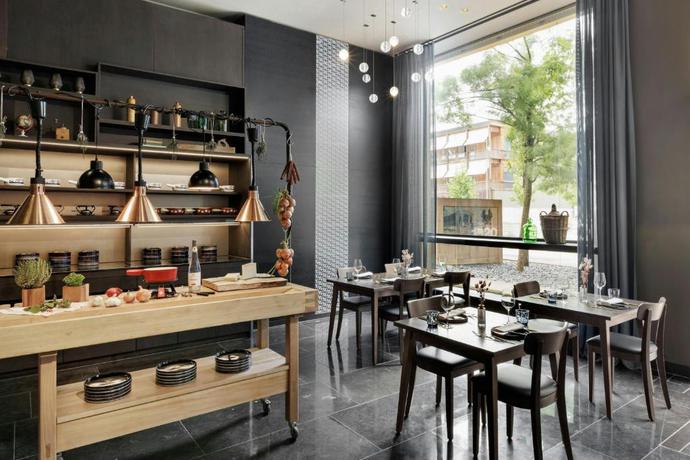 Imagen del bar/restaurante del Hotel Renaissance Zürich Tower. Foto 6