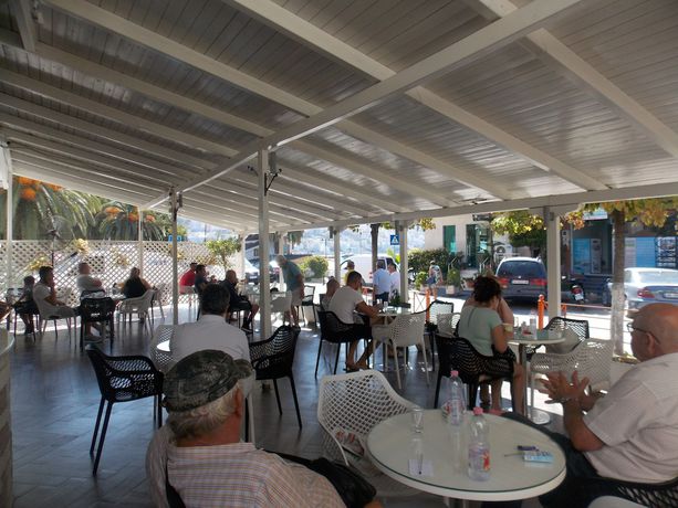 Imagen del bar/restaurante del Hotel Renato. Foto 4