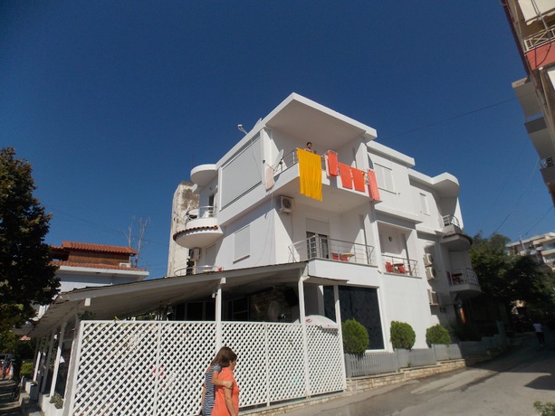 Imagen de los exteriores del Hotel Renato. Foto 18