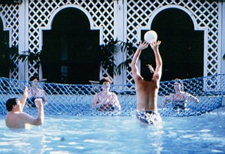 Imagen de la piscina del Hotel Rendezvous. Foto 10