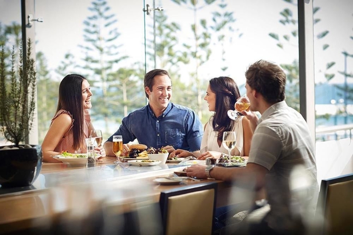 Imagen del bar/restaurante del Hotel Rendezvous Perth Scarborough. Foto 3