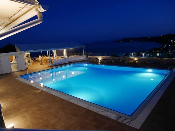 Imagen de la piscina del Hotel Rene, Megali Ammos. Foto 19