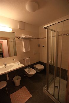 Imagen de la habitación del Hotel Ren&egrave;, S&egrave;n Jan. Foto 7