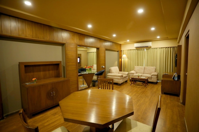 Imagen de la habitación del Hotel Renest Gandhidham. Foto 4