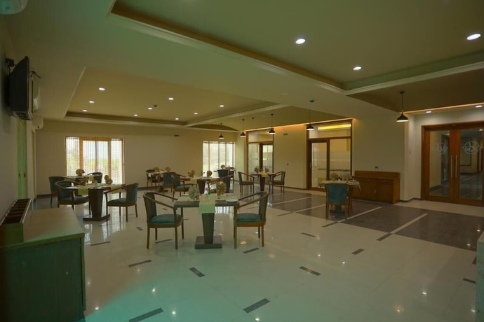 Imagen del bar/restaurante del Hotel Renest Gandhidham. Foto 2