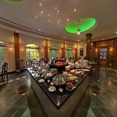 Imagen del bar/restaurante del Hotel Renest Shraddha Inn - Shirdi. Foto 3