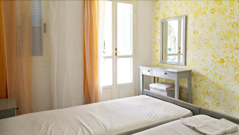 Imagen de la habitación del Hotel Renia Studios. Foto 3