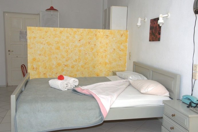 Imagen de la habitación del Hotel Renia Studios. Foto 7