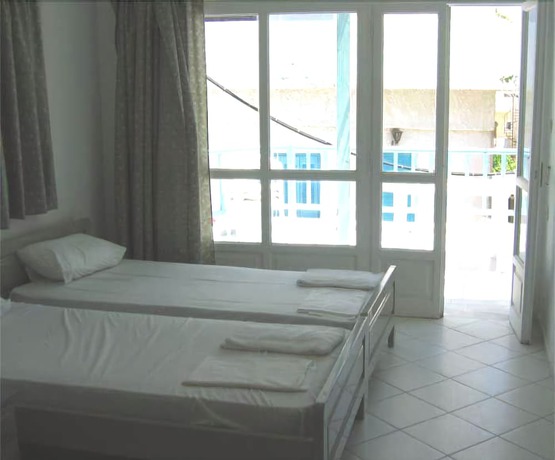 Imagen de la habitación del Hotel Renia Studios. Foto 10