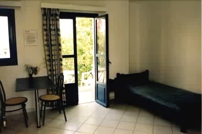 Imagen de la habitación del Hotel Renia Studios. Foto 11