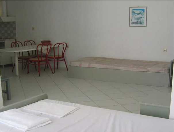 Imagen de la habitación del Hotel Renia Studios. Foto 13