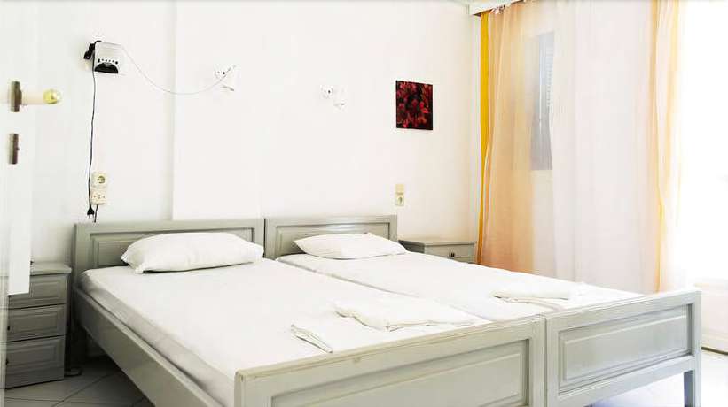 Imagen de la habitación del Hotel Renia Studios. Foto 16