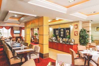 Imagen del bar/restaurante del Hotel Renion Hills. Foto 3