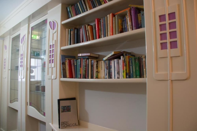 Imagen de los interiores del Hotel Rennie Mackintosh Art School. Foto 19