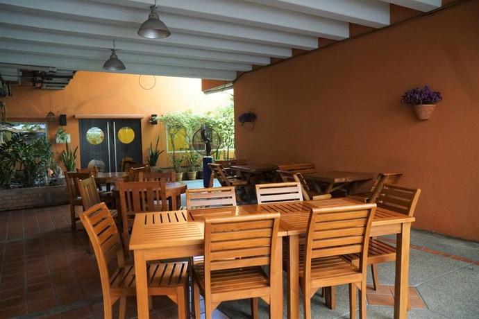 Imagen del bar/restaurante del Hotel Reno, Bangkok. Foto 3