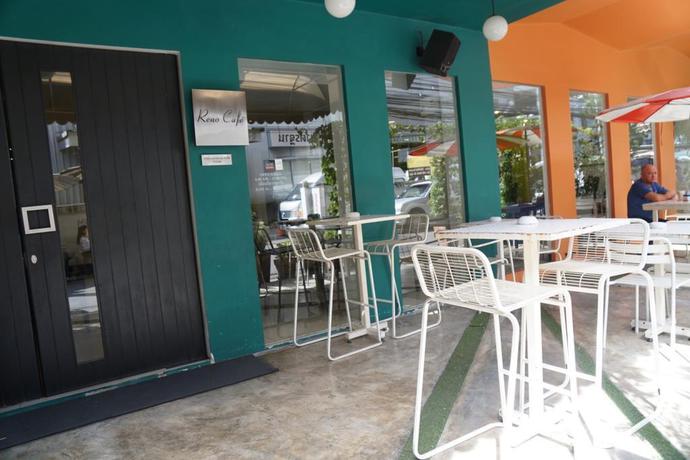 Imagen del bar/restaurante del Hotel Reno, Bangkok. Foto 4