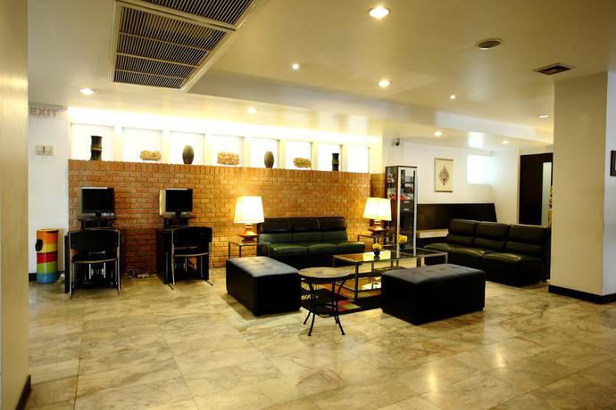 Imagen de los interiores del Hotel Reno, Bangkok. Foto 18