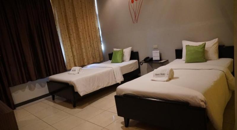 Imagen de la habitación del Hotel Reno, Bangkok. Foto 16