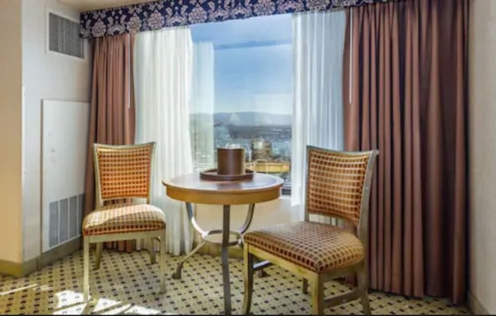 Imagen de la habitación del Hotel Reno Suites. Foto 9