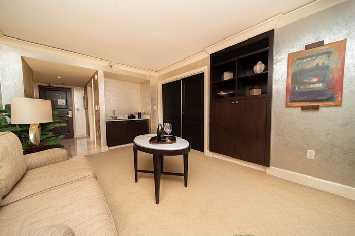 Imagen de la habitación del Hotel Reno Suites. Foto 11