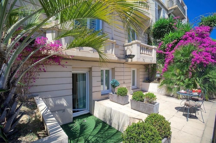 Imagen de la habitación del Hotel Renoir, Cannes. Foto 4