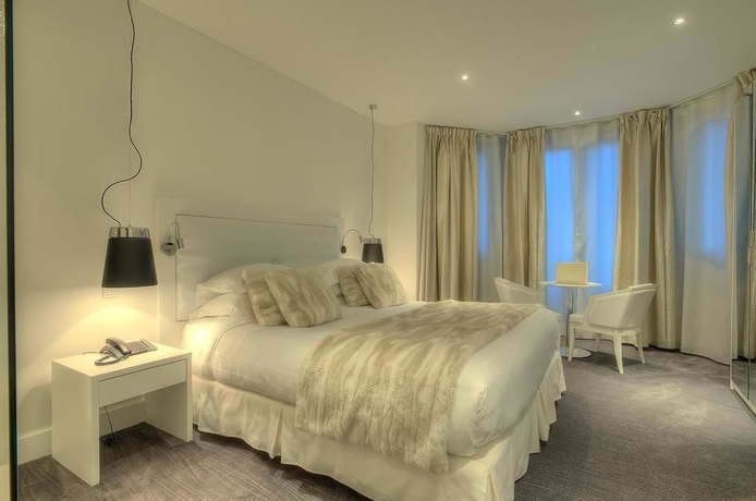 Imagen de la habitación del Hotel Renoir, Cannes. Foto 6