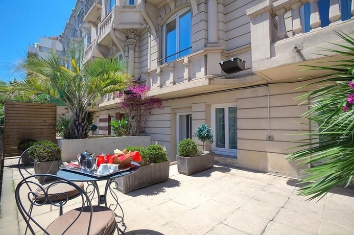 Imagen de la habitación del Hotel Renoir, Cannes. Foto 12