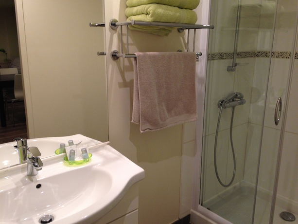 Imagen de la habitación del Hotel Rent Cannes Meubl&eacute;s Gambetta. Foto 2