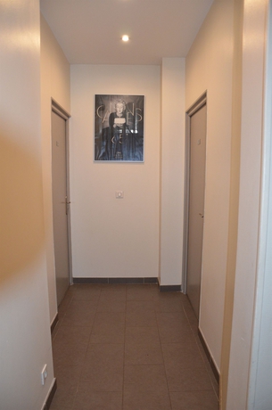 Imagen de los interiores del Hotel Rent Cannes Meubl&eacute;s Gambetta. Foto 11