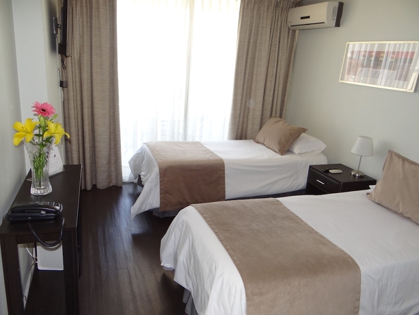 Imagen de la habitación del Hotel Rentasuite. Foto 4