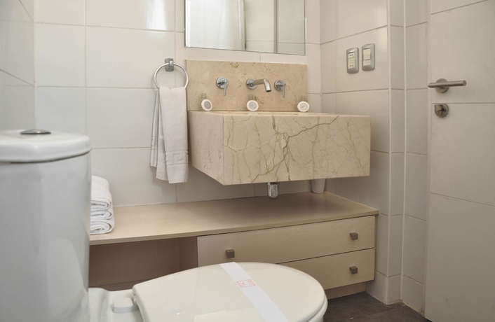 Imagen de la habitación del Hotel Rentasuite. Foto 17