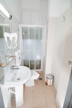 Imagen de la habitación del Hotel Rentrooms Thessaloniki. Foto 6
