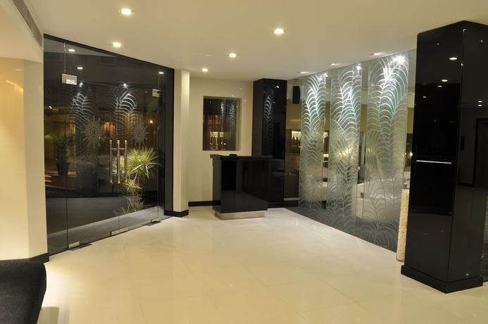 Imagen de los interiores del Hotel Renuka City. Foto 17