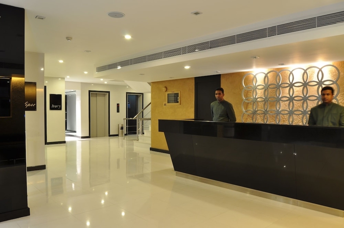 Imagen de los interiores del Hotel Renuka City. Foto 18