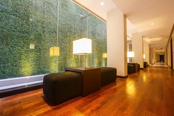 Imagen de los interiores del Hotel Renuka City. Foto 19