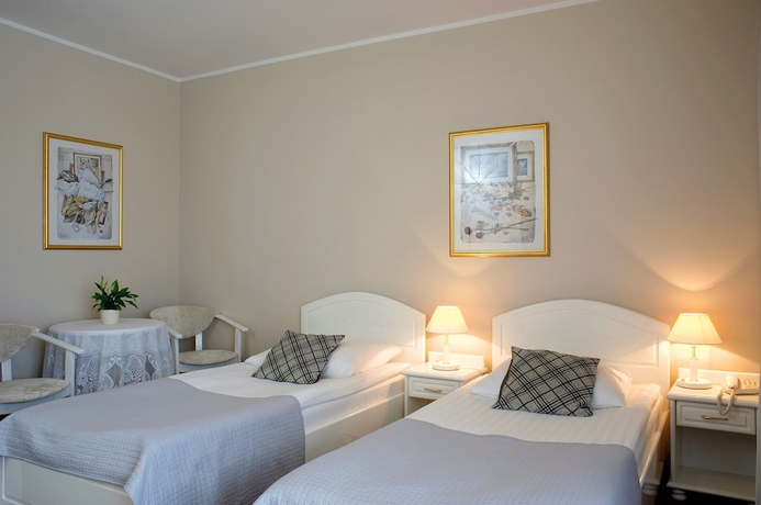 Imagen de la habitación del Hotel Renusz. Foto 4