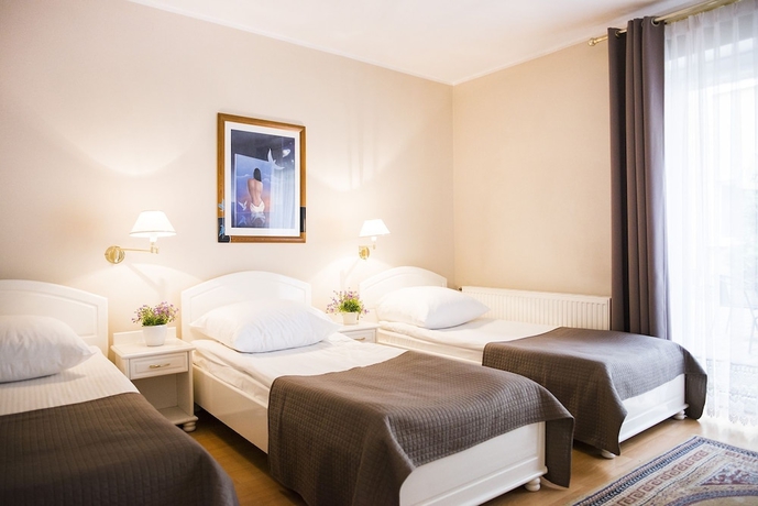 Imagen de la habitación del Hotel Renusz. Foto 9