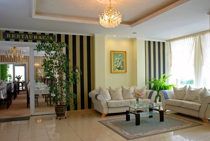 Imagen de los interiores del Hotel Renusz. Foto 15