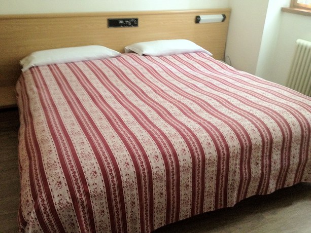 Imagen de la habitación del Hotel Renzi. Foto 13