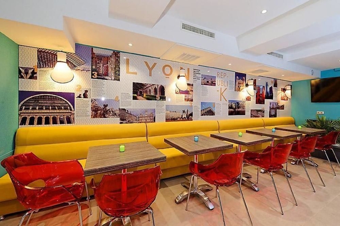 Imagen del bar/restaurante del Hotel Republik. Foto 3