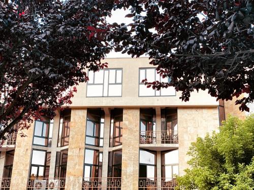 Imagen de los exteriores del Hotel Republika Berat. Foto 18