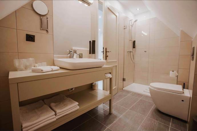 Imagen de la habitación del Hotel Republique, Sibiu. Foto 17