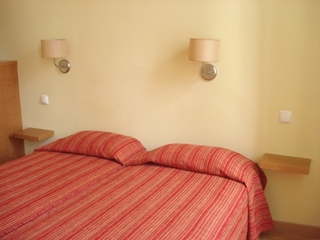 Imagen de la habitación del Hotel Res Castromira. Foto 2