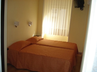 Imagen de la habitación del Hotel Res Castromira. Foto 3