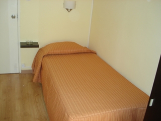 Imagen de la habitación del Hotel Res Castromira. Foto 4