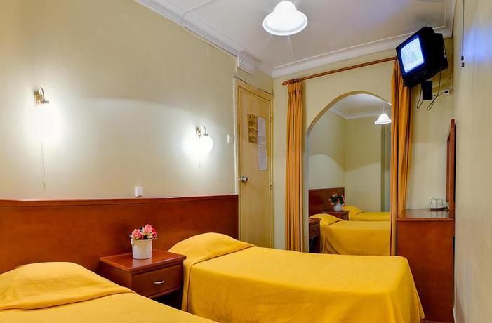 Imagen de la habitación del Hotel Res Modelo. Foto 4