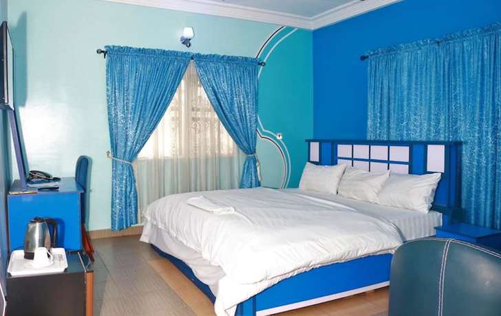 Imagen de la habitación del Hotel Resdon and Suites. Foto 15