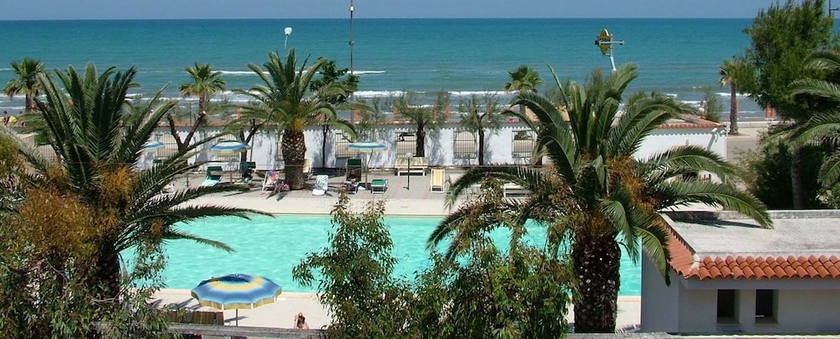 Imagen de la piscina del Hotel Residence Adria. Foto 11