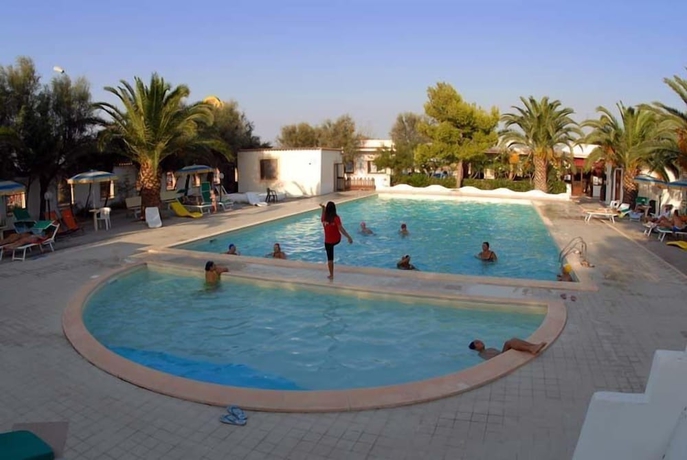 Imagen de la piscina del Hotel Residence Adria. Foto 13