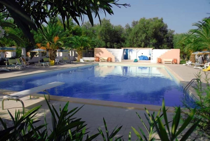 Imagen de la piscina del Hotel Residence Adria. Foto 16